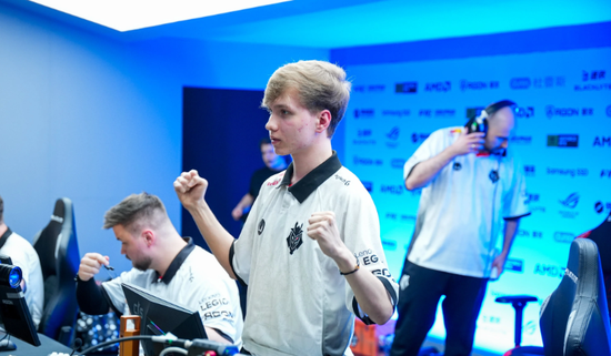 资讯葫芦岛狙神就带队职业选手吃鸡