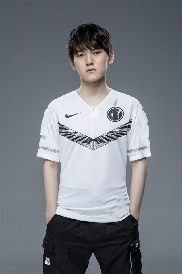 FoFo ：赛前有和Jiejie聊天，今天很顺利没被他抓到