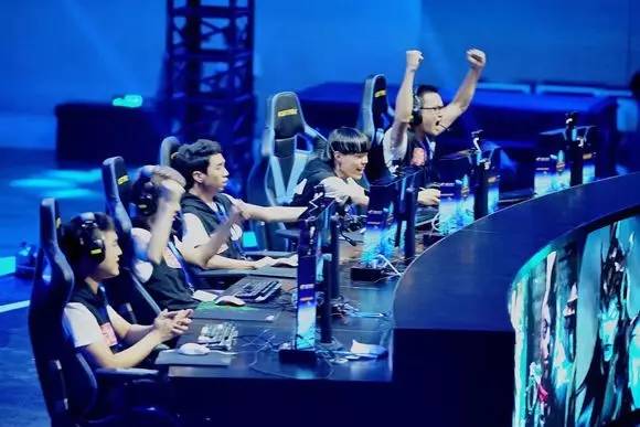 心疼小天，在2022LPL夏决结束后，个人LPL职业生涯四连亚